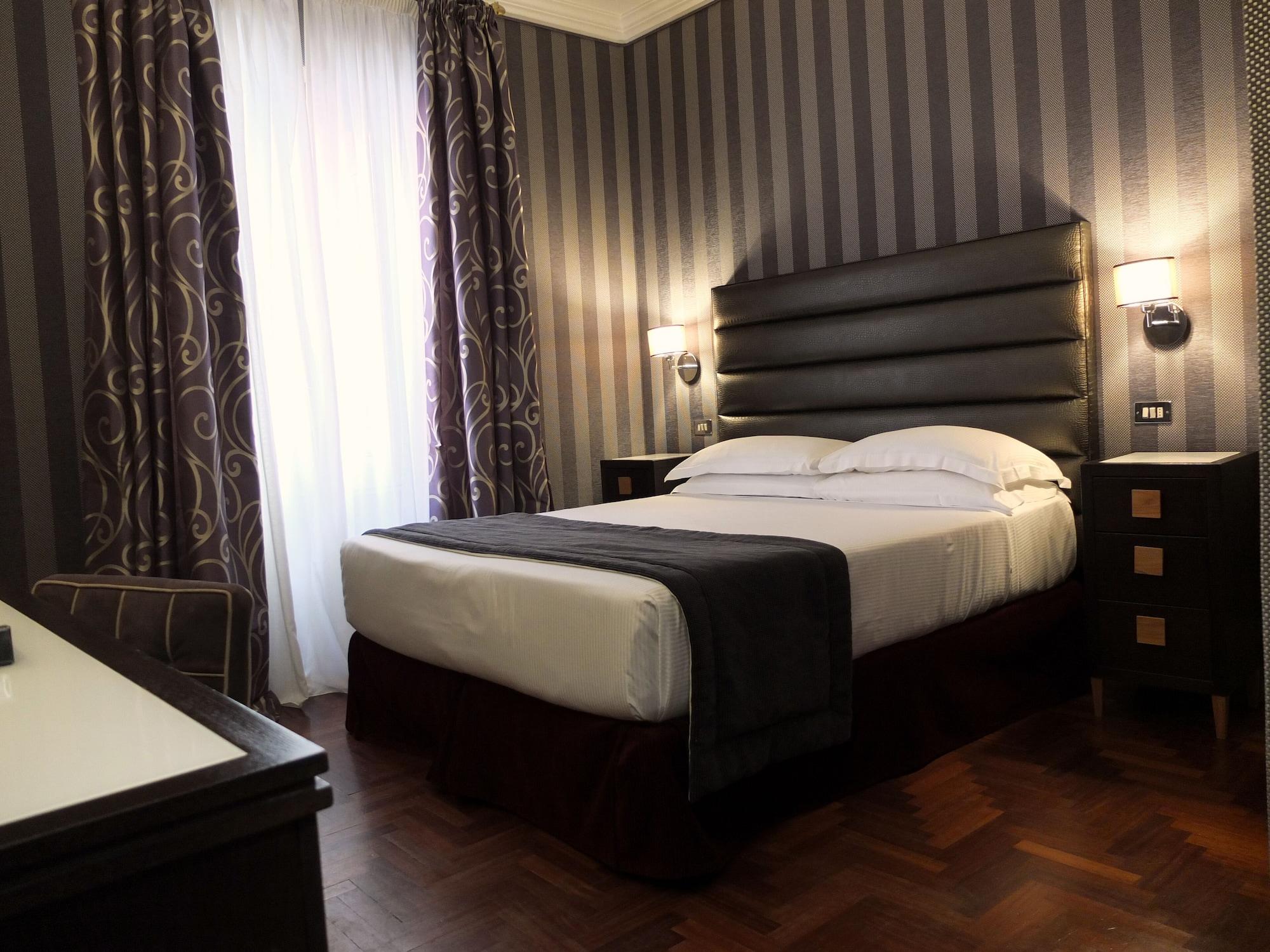 Royal Court Hotel 4*